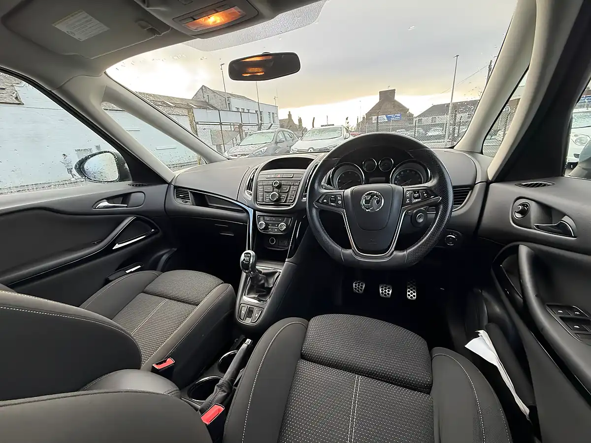 Used 2015 Vauxhall Zafira Tourer Sri Silver - Interior and Exterior details 11