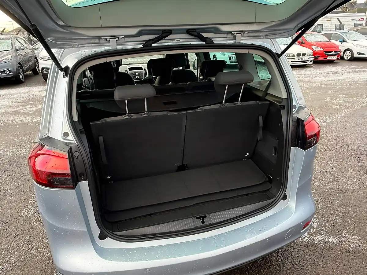 Used 2015 Vauxhall Zafira Tourer Sri Silver - Interior and Exterior details 13