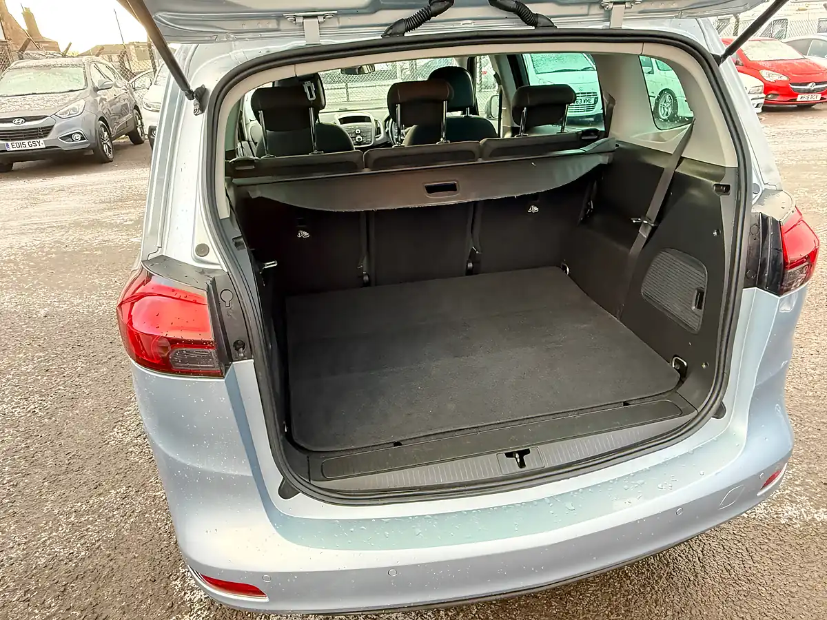 Used 2015 Vauxhall Zafira Tourer Sri Silver - Interior and Exterior details 14