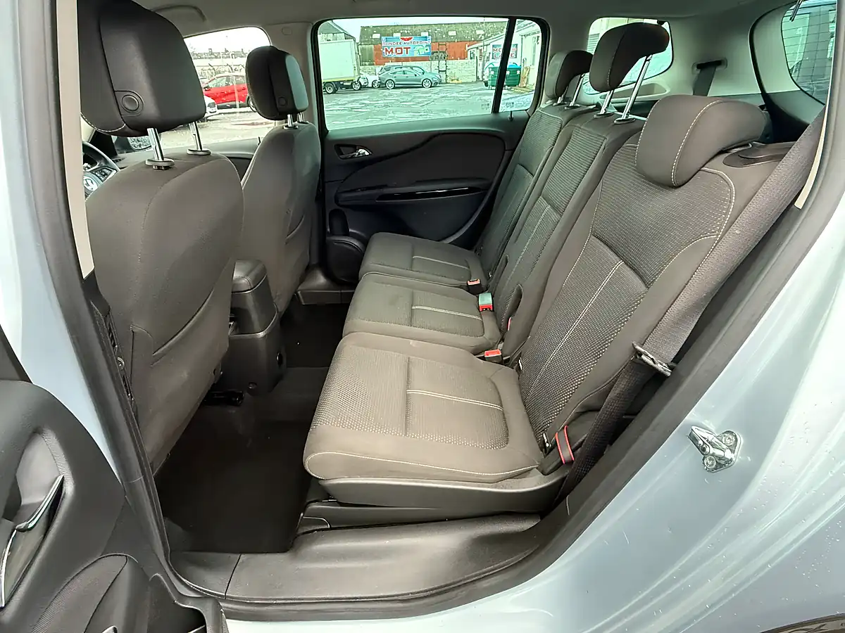 Used 2015 Vauxhall Zafira Tourer Sri Silver - Interior and Exterior details 15