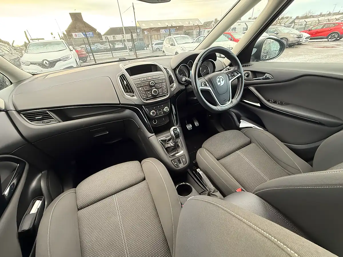 Used 2015 Vauxhall Zafira Tourer Sri Silver - Interior and Exterior details 16