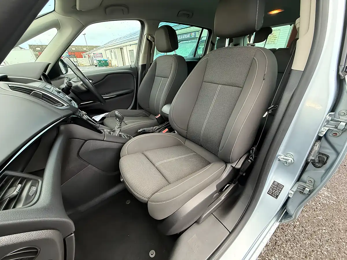 Used 2015 Vauxhall Zafira Tourer Sri Silver - Interior and Exterior details 17