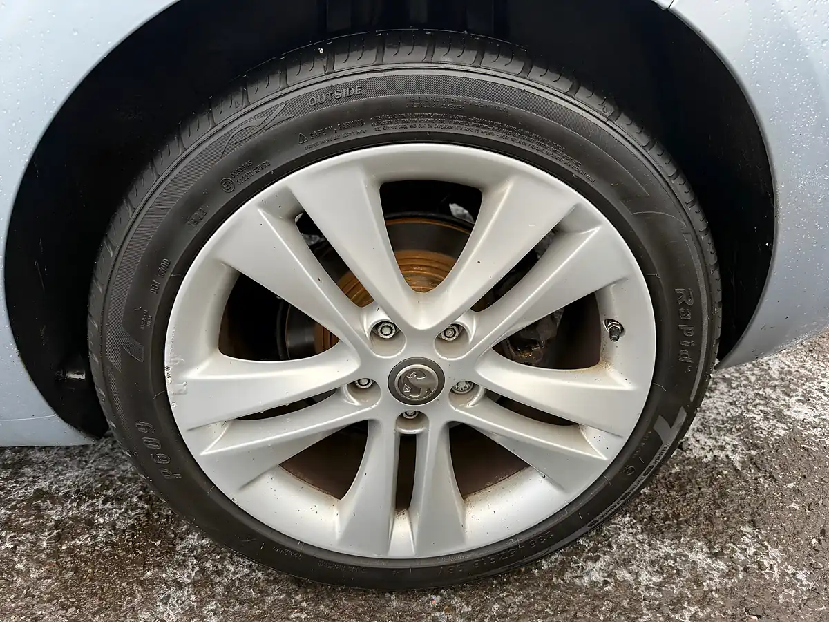 Used 2015 Vauxhall Zafira Tourer Sri Silver - Interior and Exterior details 18