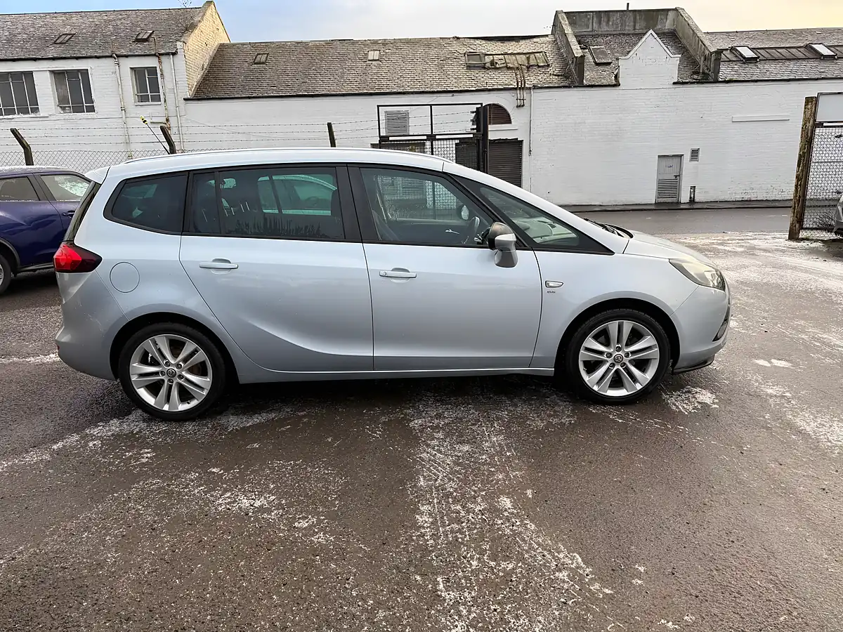 Used 2015 Vauxhall Zafira Tourer Sri Silver - Interior and Exterior details 4
