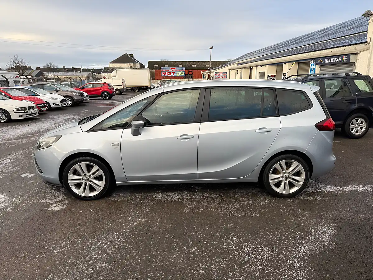 Used 2015 Vauxhall Zafira Tourer Sri Silver - Interior and Exterior details 8