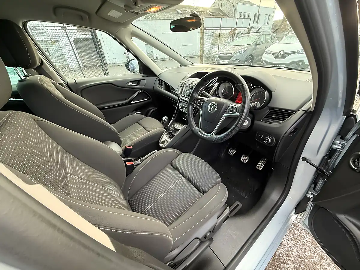 Used 2015 Vauxhall Zafira Tourer Sri Silver - Interior and Exterior details 9