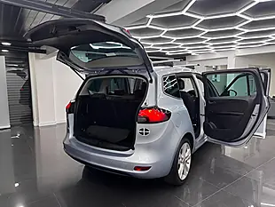 Used 2015 Vauxhall Zafira Tourer Sri Silver - Interior and Exterior details 10