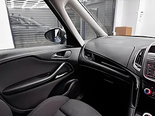 Used 2015 Vauxhall Zafira Tourer Sri Silver - Interior and Exterior details 11