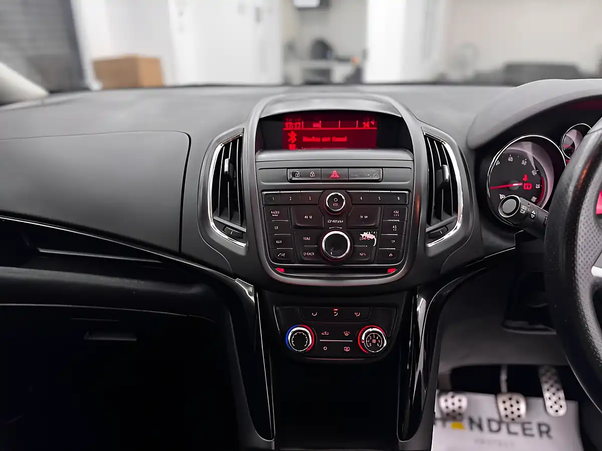 Used 2015 Vauxhall Zafira Tourer Sri Silver - Interior and Exterior details 20