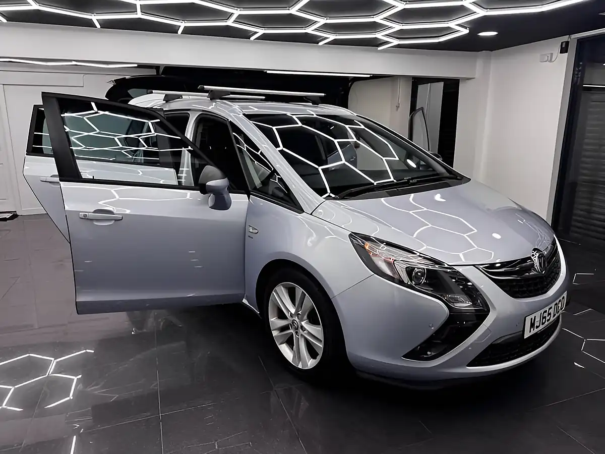 Used 2015 Vauxhall Zafira Tourer Sri Silver - Interior and Exterior details 6