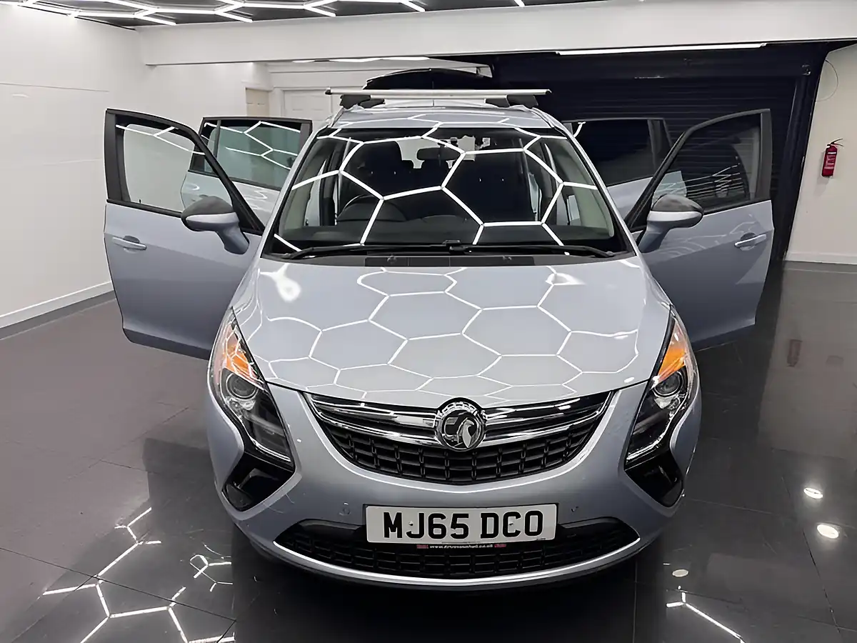 Used 2015 Vauxhall Zafira Tourer Sri Silver - Interior and Exterior details 7