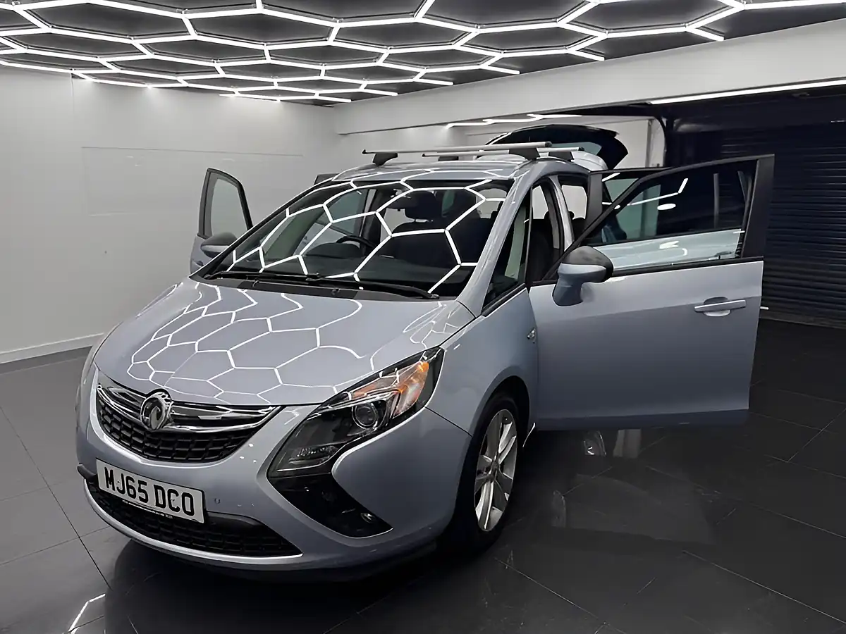 Used 2015 Vauxhall Zafira Tourer Sri Silver - Interior and Exterior details 8