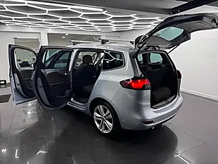 Used 2015 Vauxhall Zafira Tourer Sri Silver - Interior and Exterior details 9