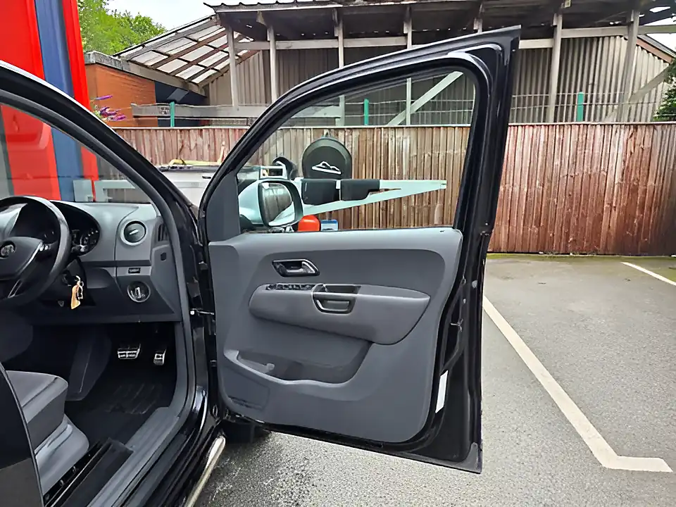 Used 2015 Volkswagen Amarok Ultimate Black - Interior and Exterior details 17