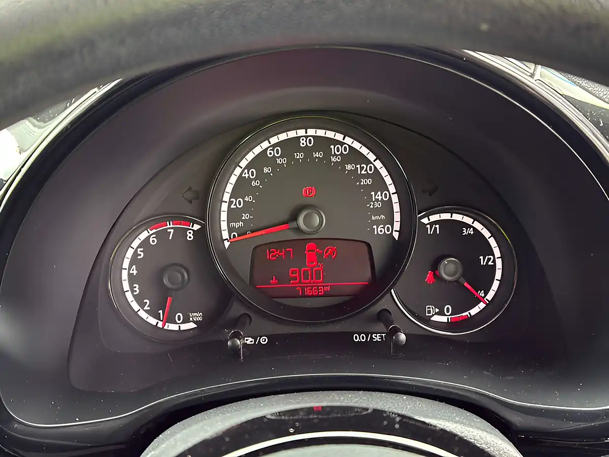 Used 2015 Volkswagen Beetle Bluemotion Technology Red - Interior and Exterior details 12