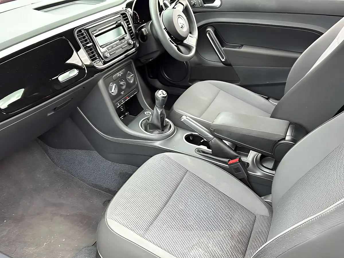 Used 2015 Volkswagen Beetle Bluemotion Technology Red - Interior and Exterior details 9