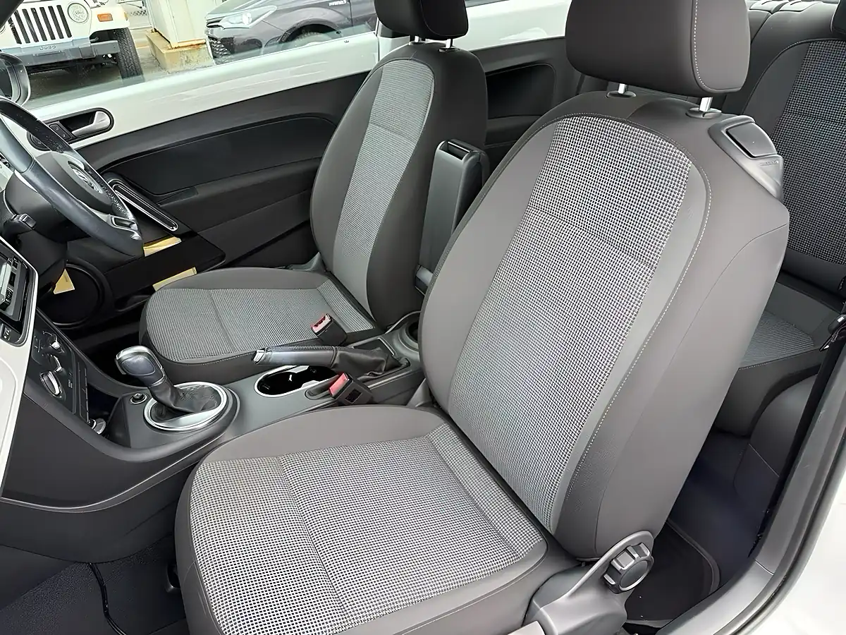 Used 2015 Volkswagen Beetle Design White - Interior and Exterior details 11
