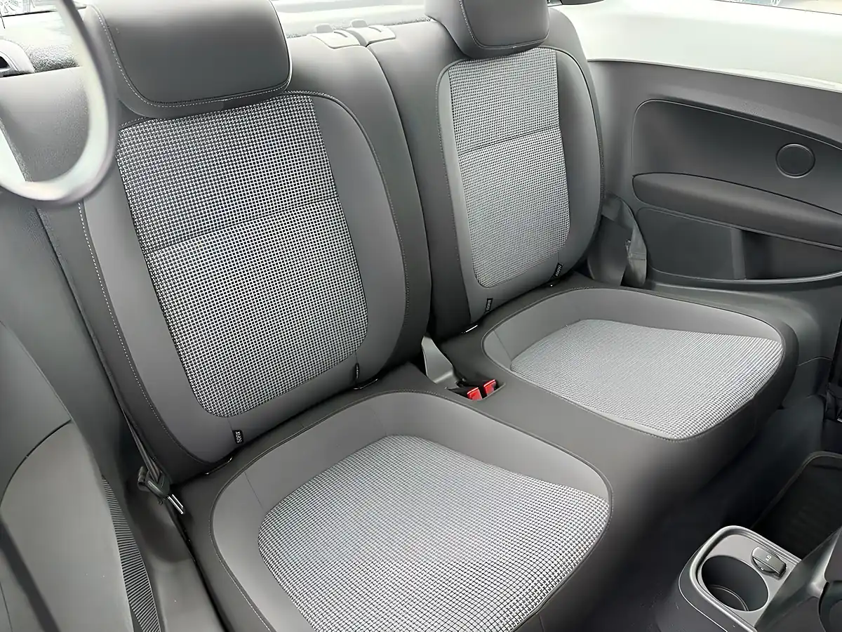 Used 2015 Volkswagen Beetle Design White - Interior and Exterior details 13
