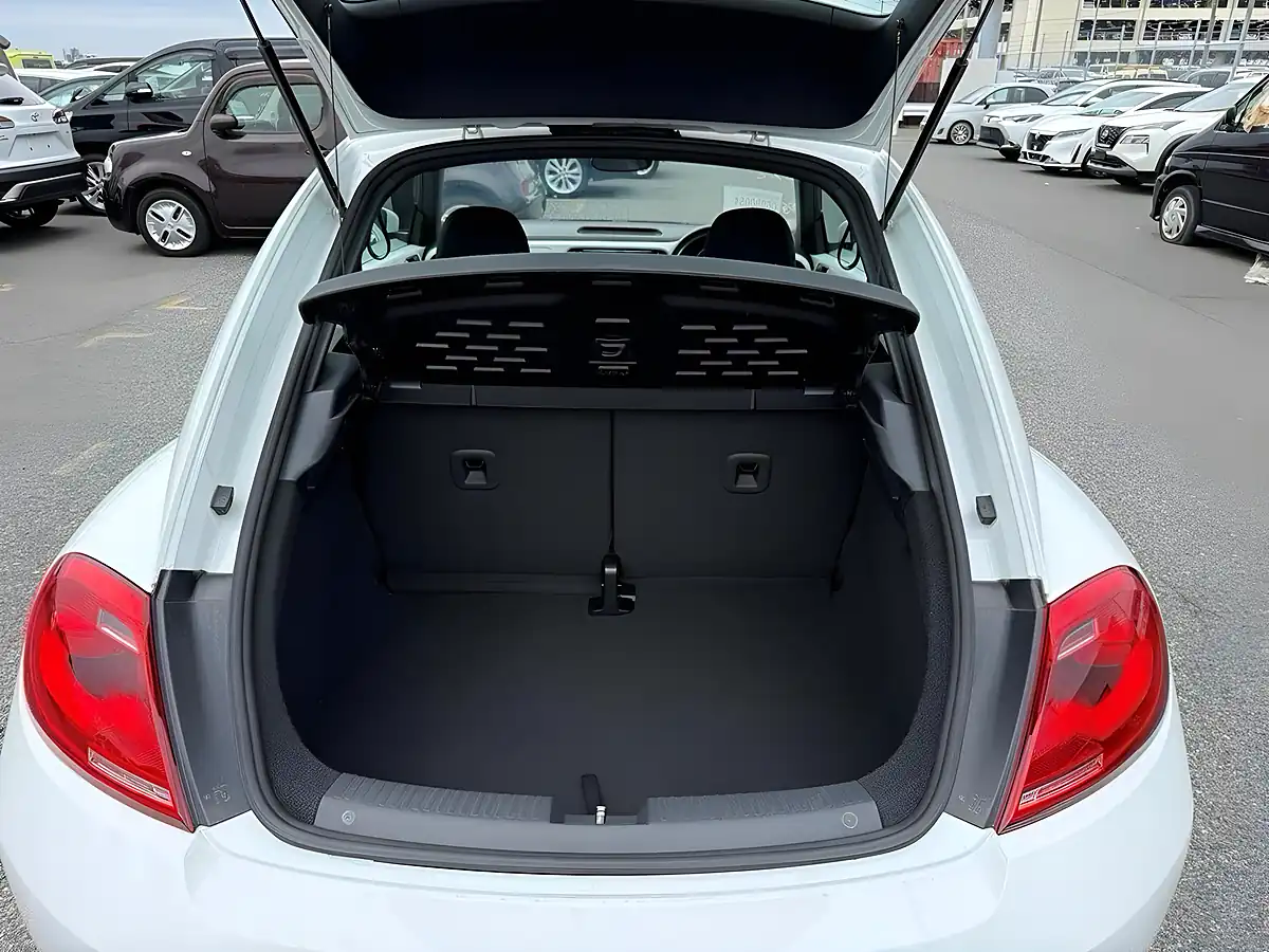Used 2015 Volkswagen Beetle Design White - Interior and Exterior details 14