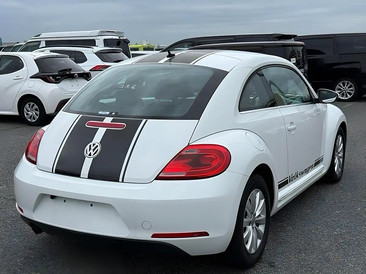 Used 2015 Volkswagen Beetle Design White - Interior and Exterior details 4