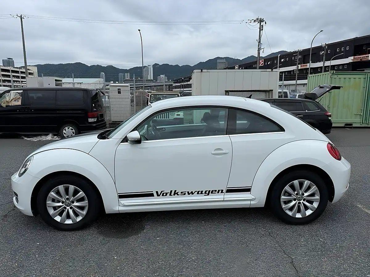 Used 2015 Volkswagen Beetle Design White - Interior and Exterior details 5