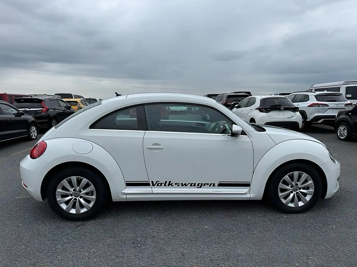 Used 2015 Volkswagen Beetle Design White - Interior and Exterior details 6