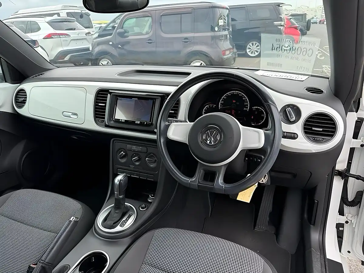 Used 2015 Volkswagen Beetle Design White - Interior and Exterior details 9