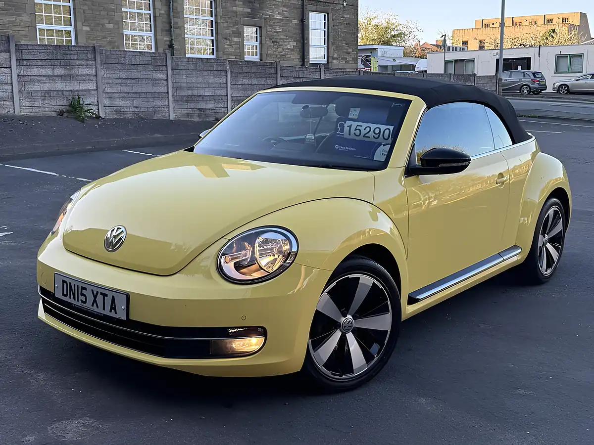 Used 2015 Volkswagen Beetle Sport Yellow - Interior and Exterior details 10