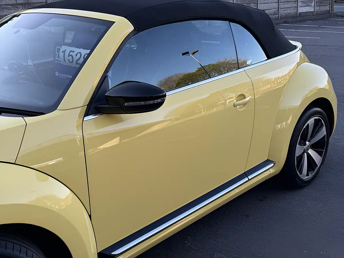 Used 2015 Volkswagen Beetle Sport Yellow - Interior and Exterior details 11
