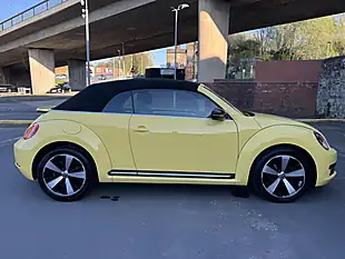 Used 2015 Volkswagen Beetle Sport Yellow - Interior and Exterior details 12