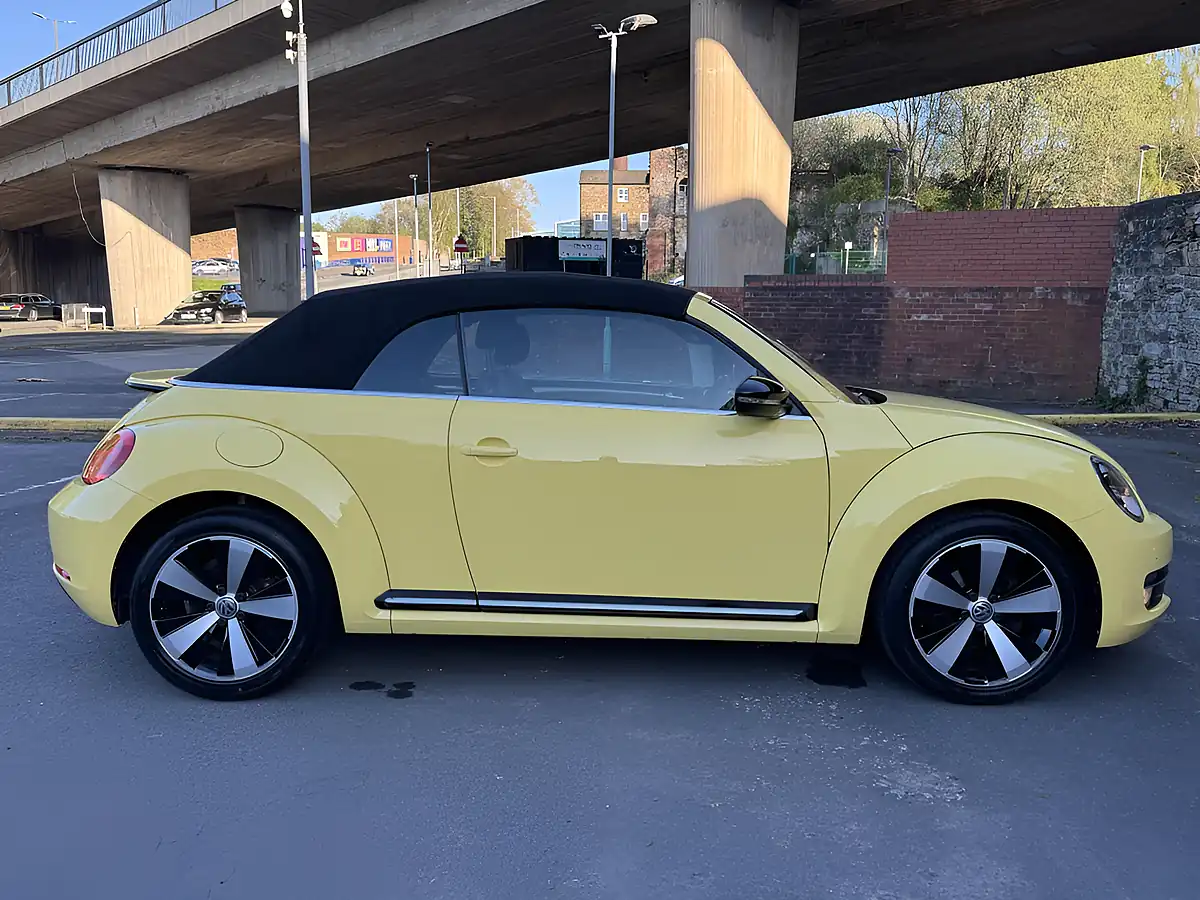 Used 2015 Volkswagen Beetle Sport Yellow - Interior and Exterior details 12