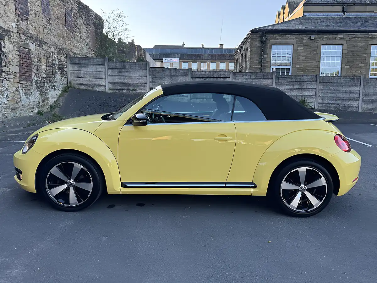 Used 2015 Volkswagen Beetle Sport Yellow - Interior and Exterior details 16