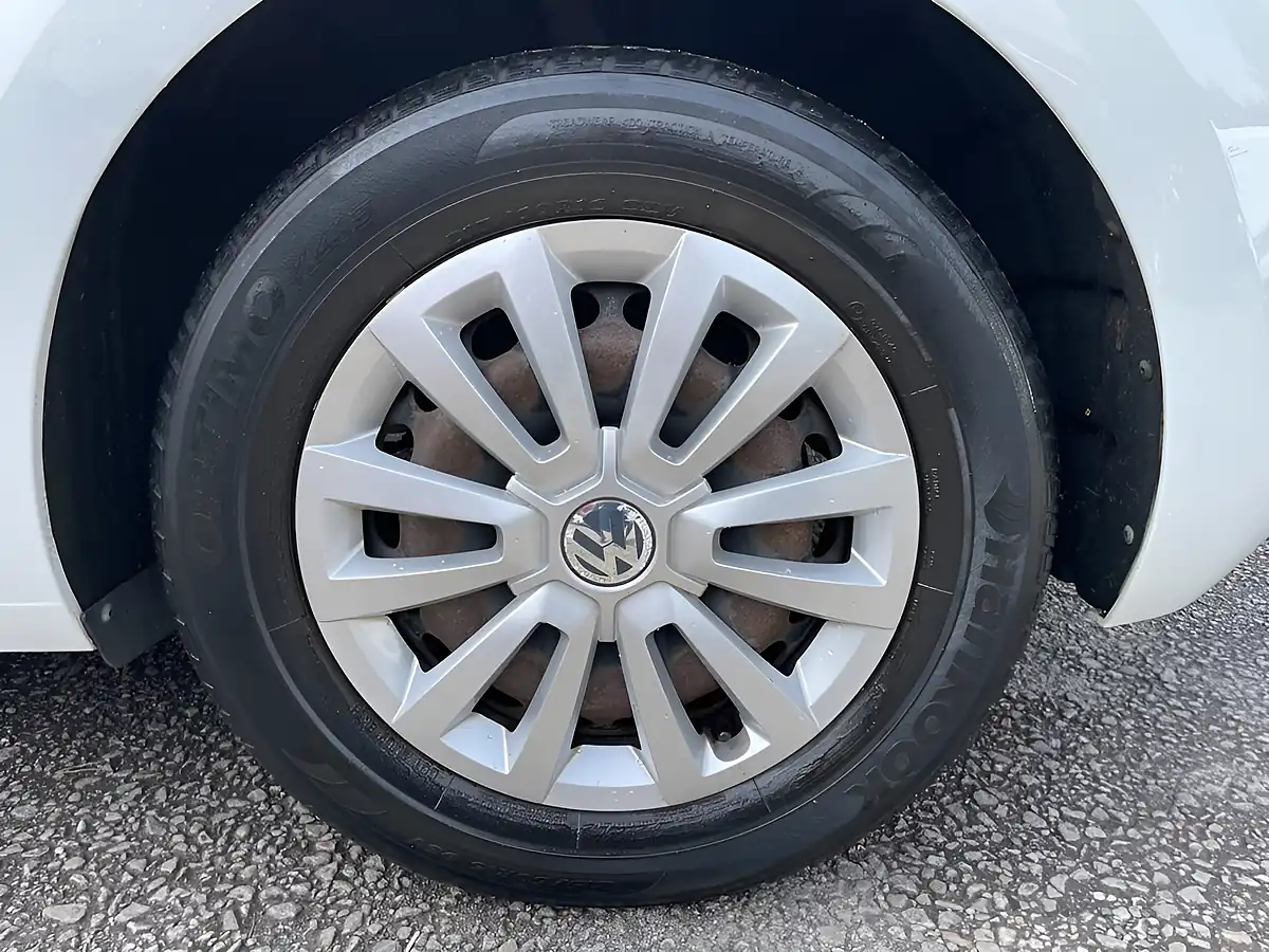 Used 2015 Volkswagen Beetle White - Interior and Exterior details 10