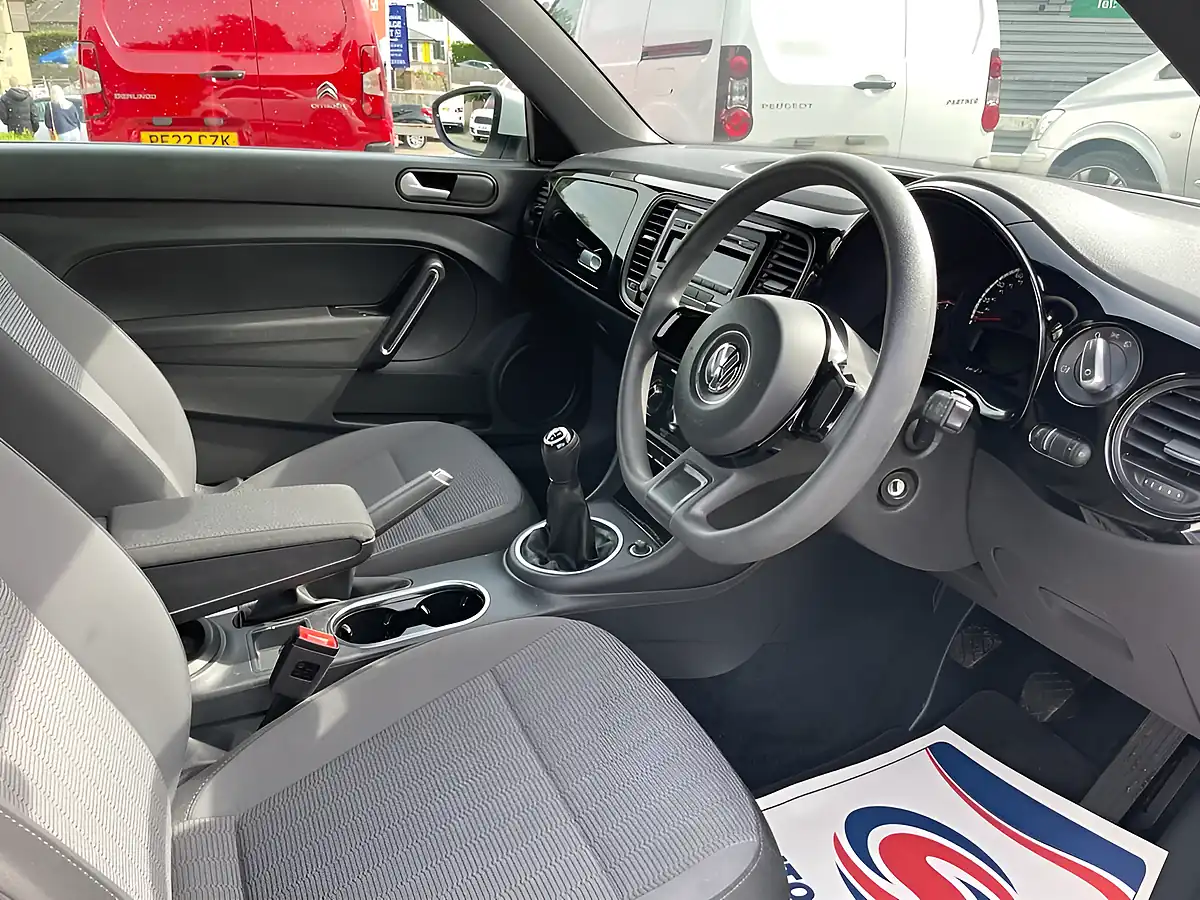 Used 2015 Volkswagen Beetle White - Interior and Exterior details 11