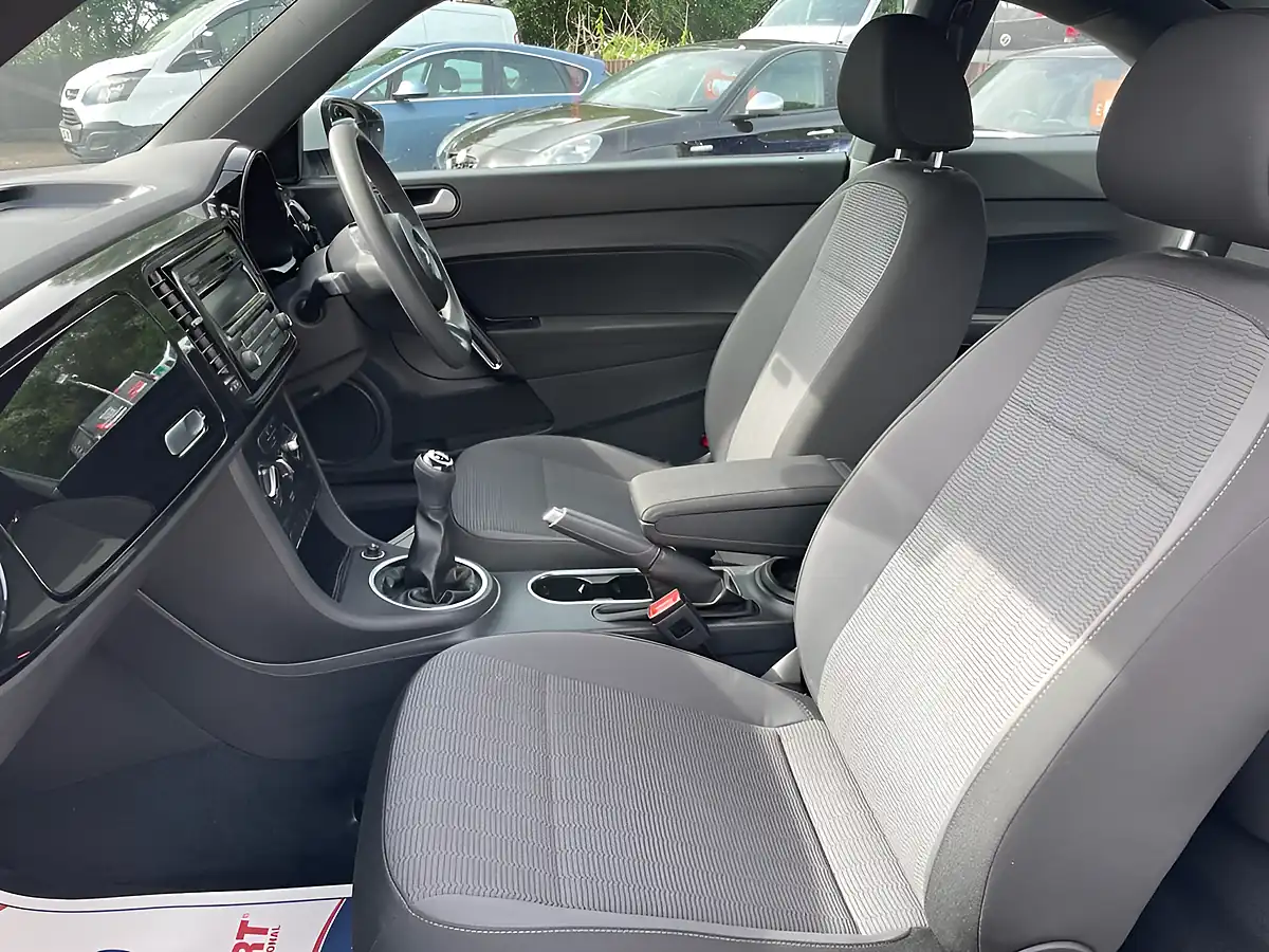 Used 2015 Volkswagen Beetle White - Interior and Exterior details 12