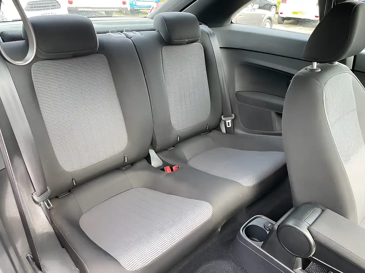 Used 2015 Volkswagen Beetle White - Interior and Exterior details 13
