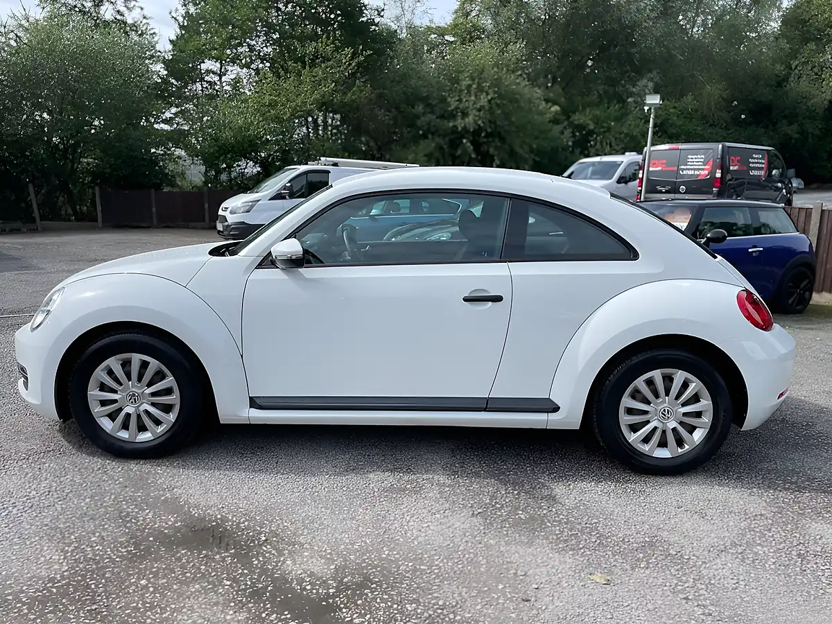 Used 2015 Volkswagen Beetle White - Interior and Exterior details 5
