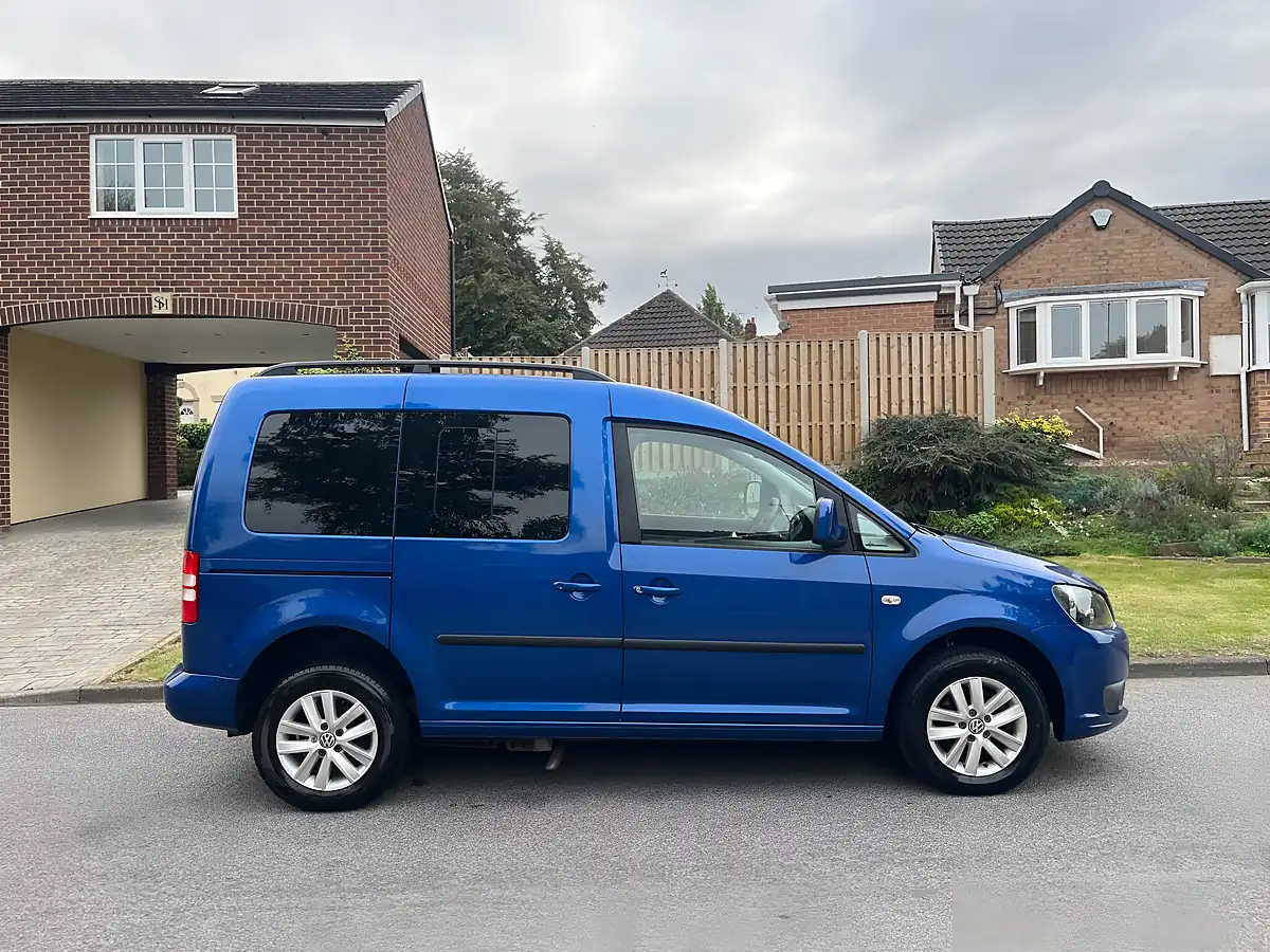 Used 2015 Volkswagen Caddy Life Blue - Interior and Exterior details 10