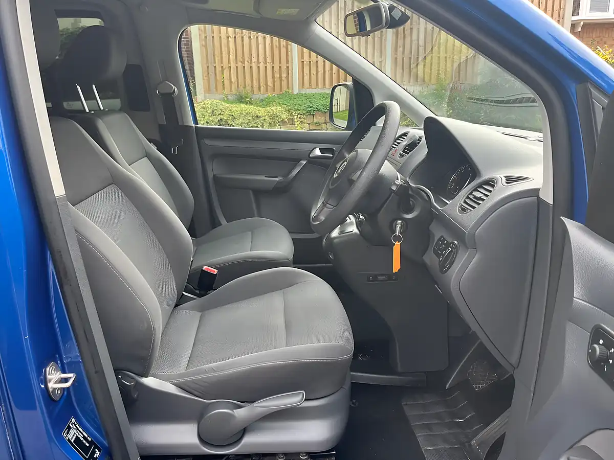 Used 2015 Volkswagen Caddy Life Blue - Interior and Exterior details 11