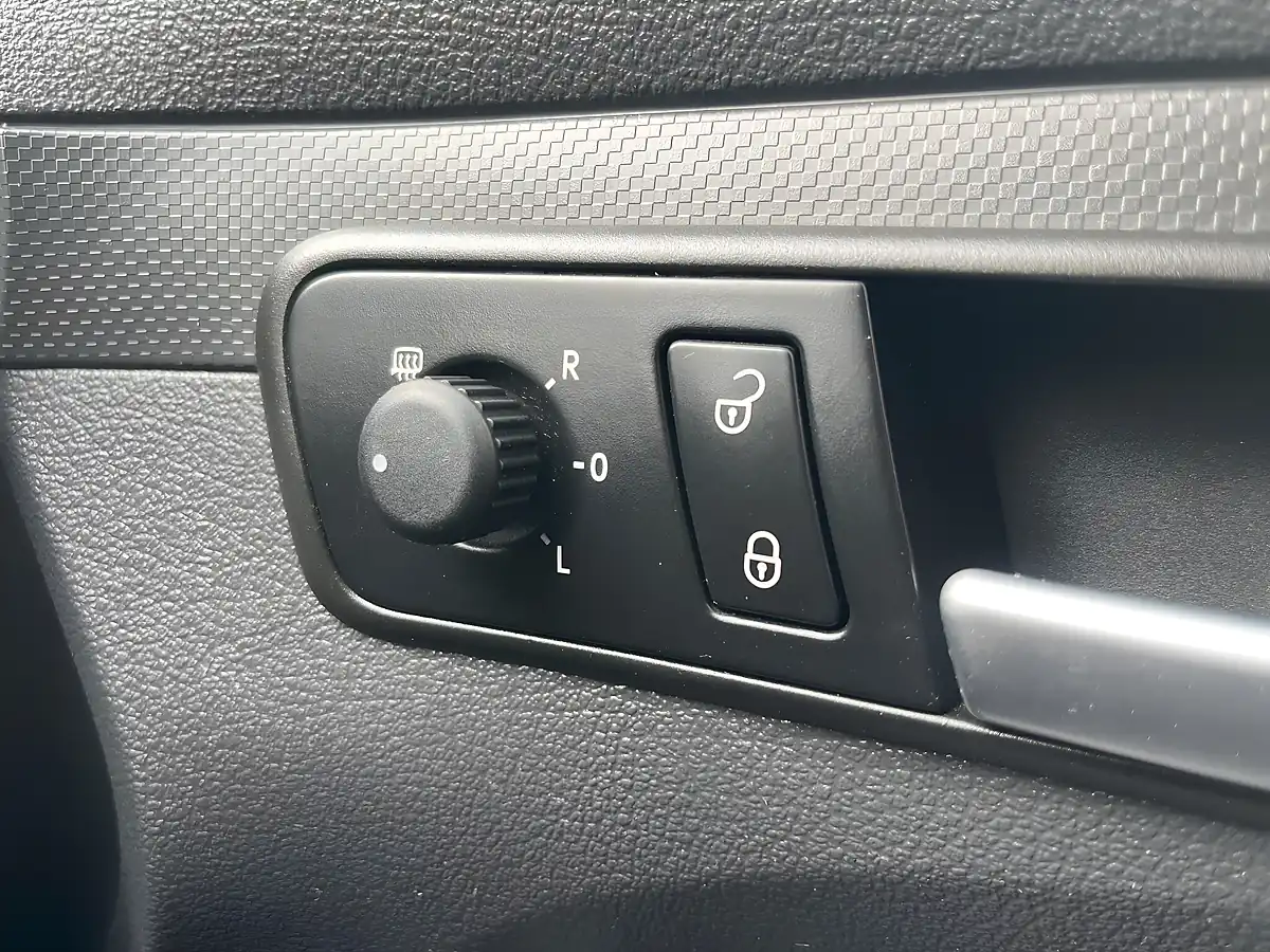 Used 2015 Volkswagen Caddy Life Blue - Interior and Exterior details 12