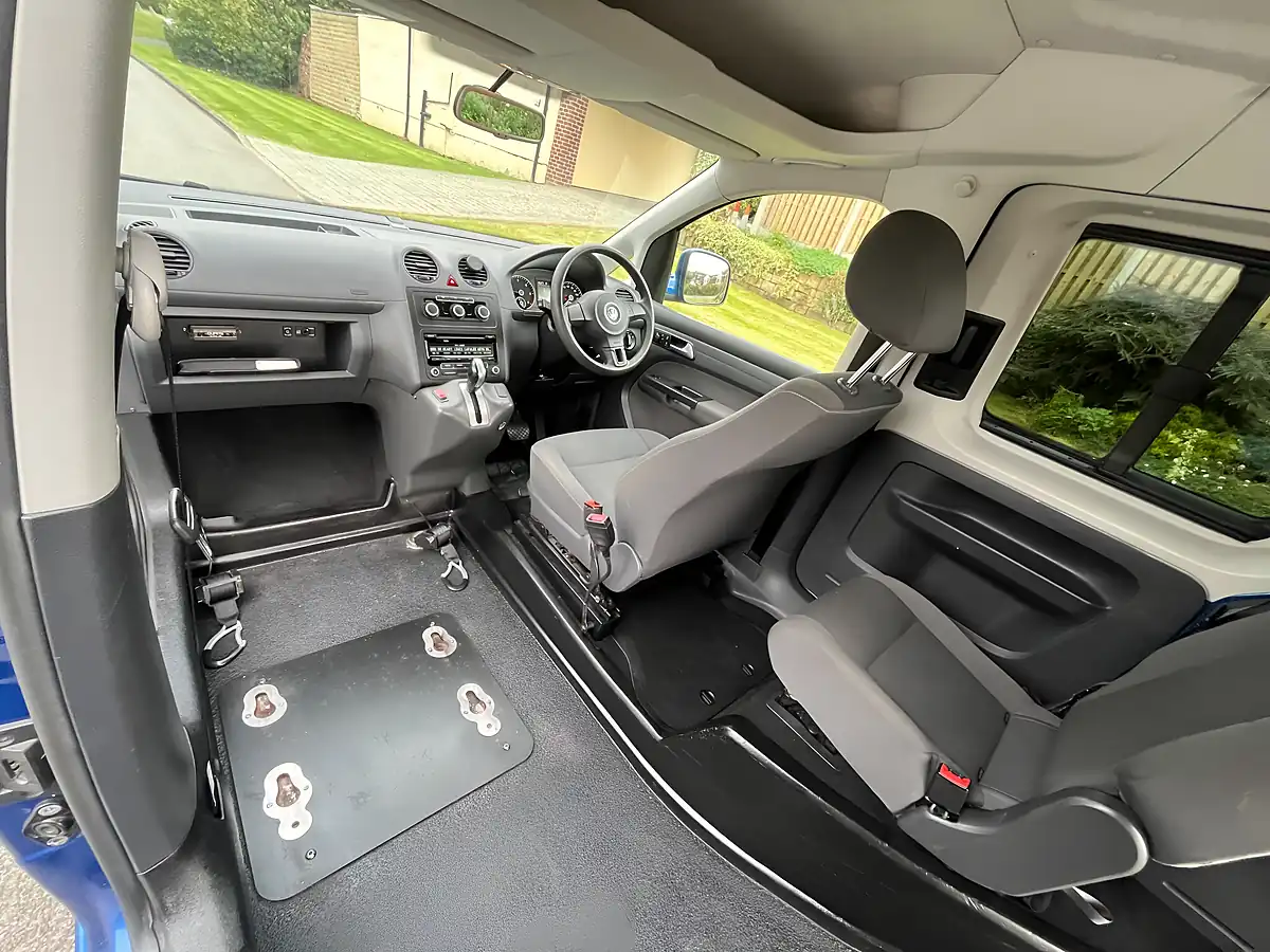 Used 2015 Volkswagen Caddy Life Blue - Interior and Exterior details 13