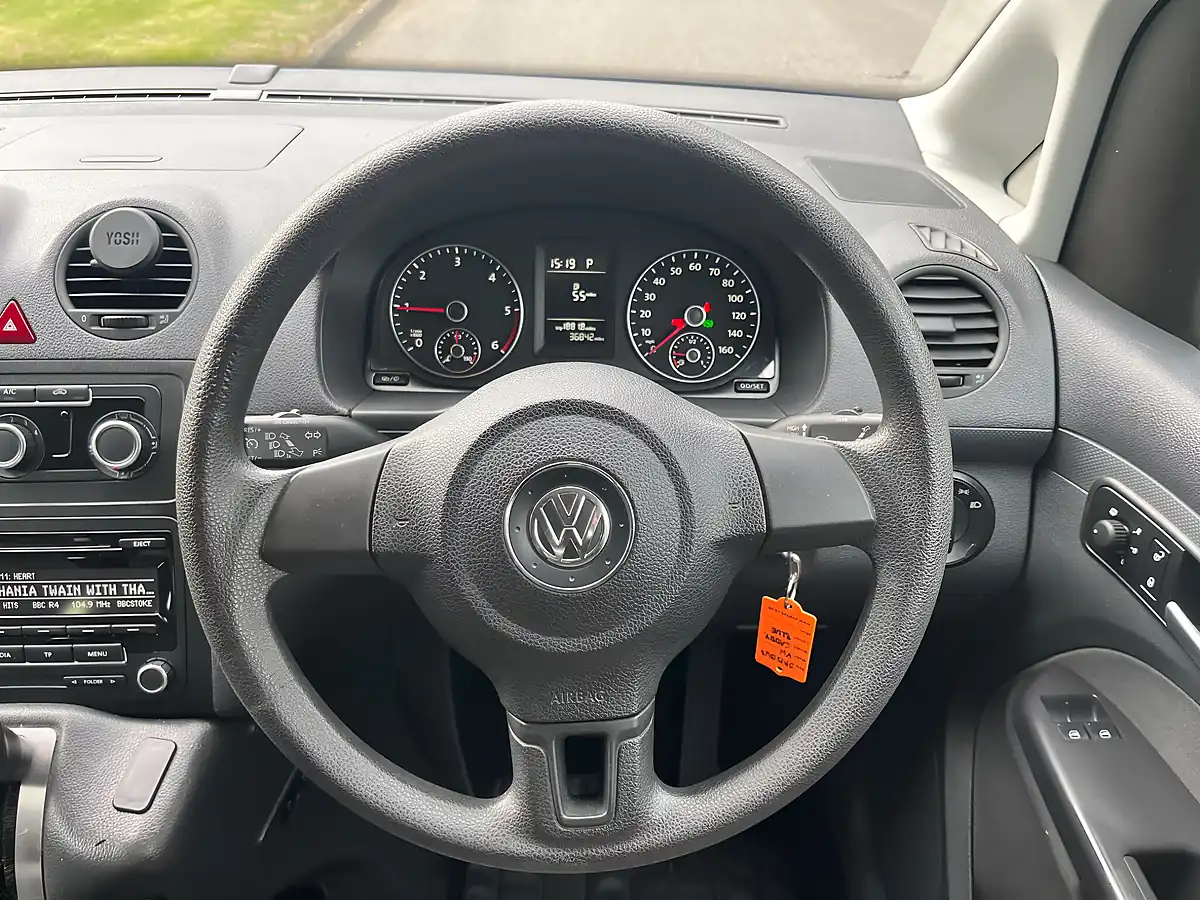 Used 2015 Volkswagen Caddy Life Blue - Interior and Exterior details 17
