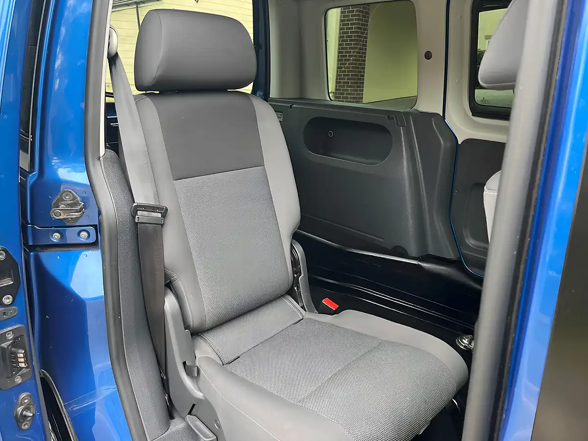 Used 2015 Volkswagen Caddy Life Blue - Interior and Exterior details 18