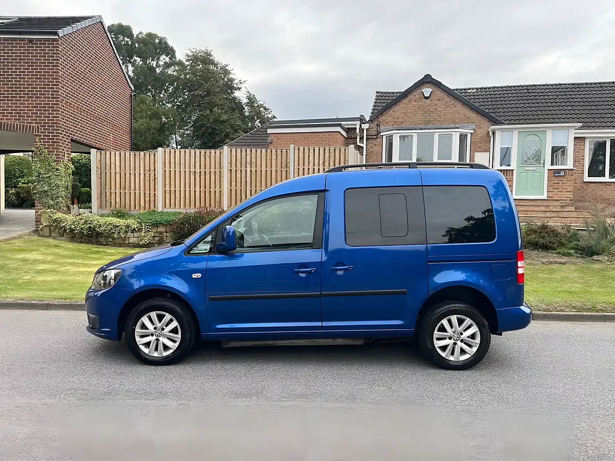 Used 2015 Volkswagen Caddy Life Blue - Interior and Exterior details 4