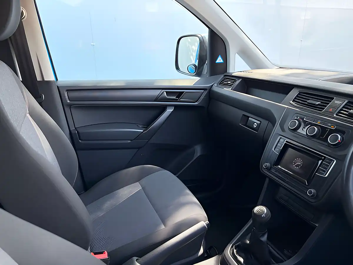 Used 2015 Volkswagen Caddy Maxi Startline Acapulco Blue - Interior and Exterior details 12
