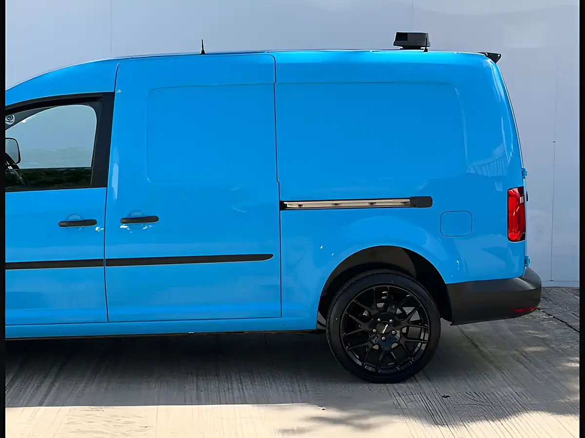 Used 2015 Volkswagen Caddy Maxi Startline Acapulco Blue - Interior and Exterior details 18