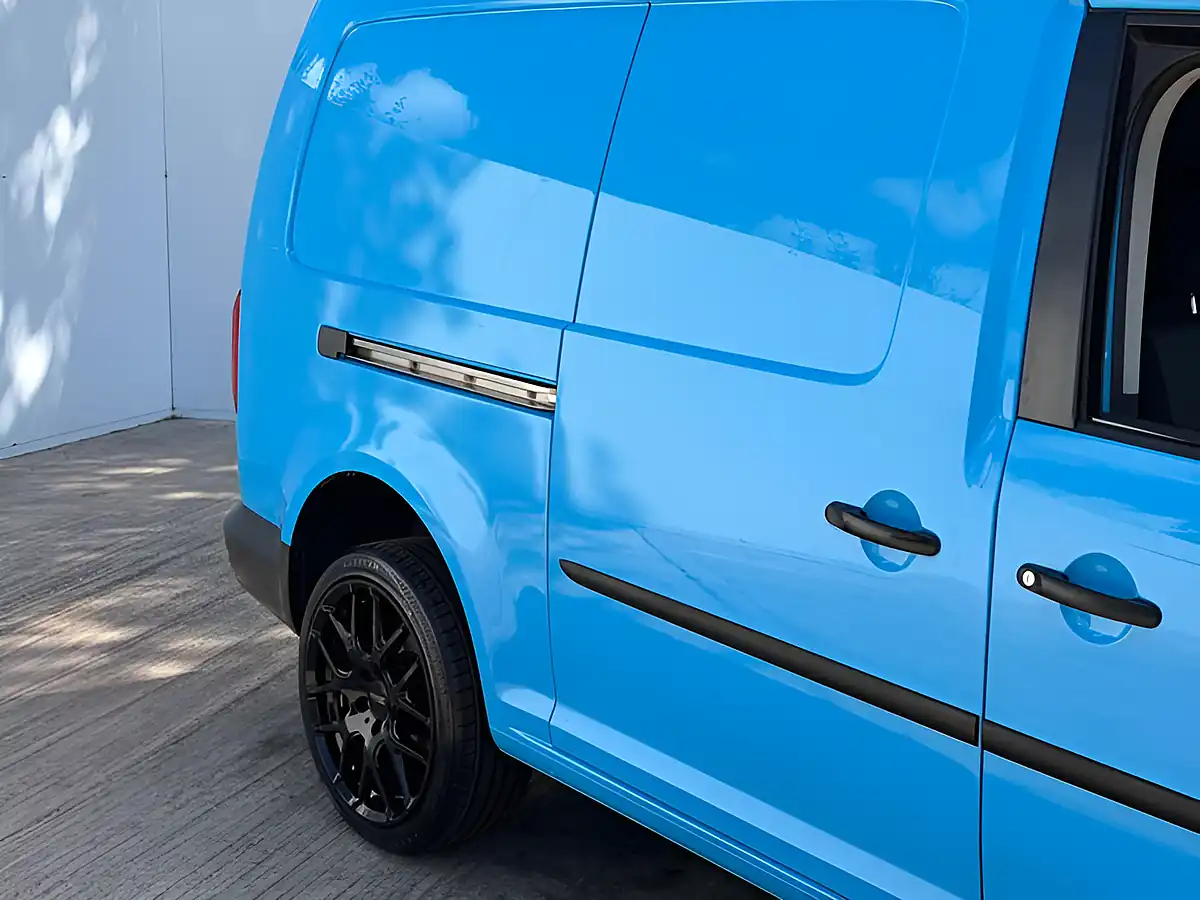Used 2015 Volkswagen Caddy Maxi Startline Acapulco Blue - Interior and Exterior details 2