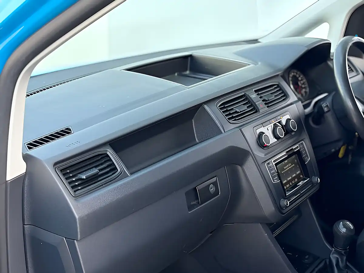 Used 2015 Volkswagen Caddy Maxi Startline Acapulco Blue - Interior and Exterior details 20