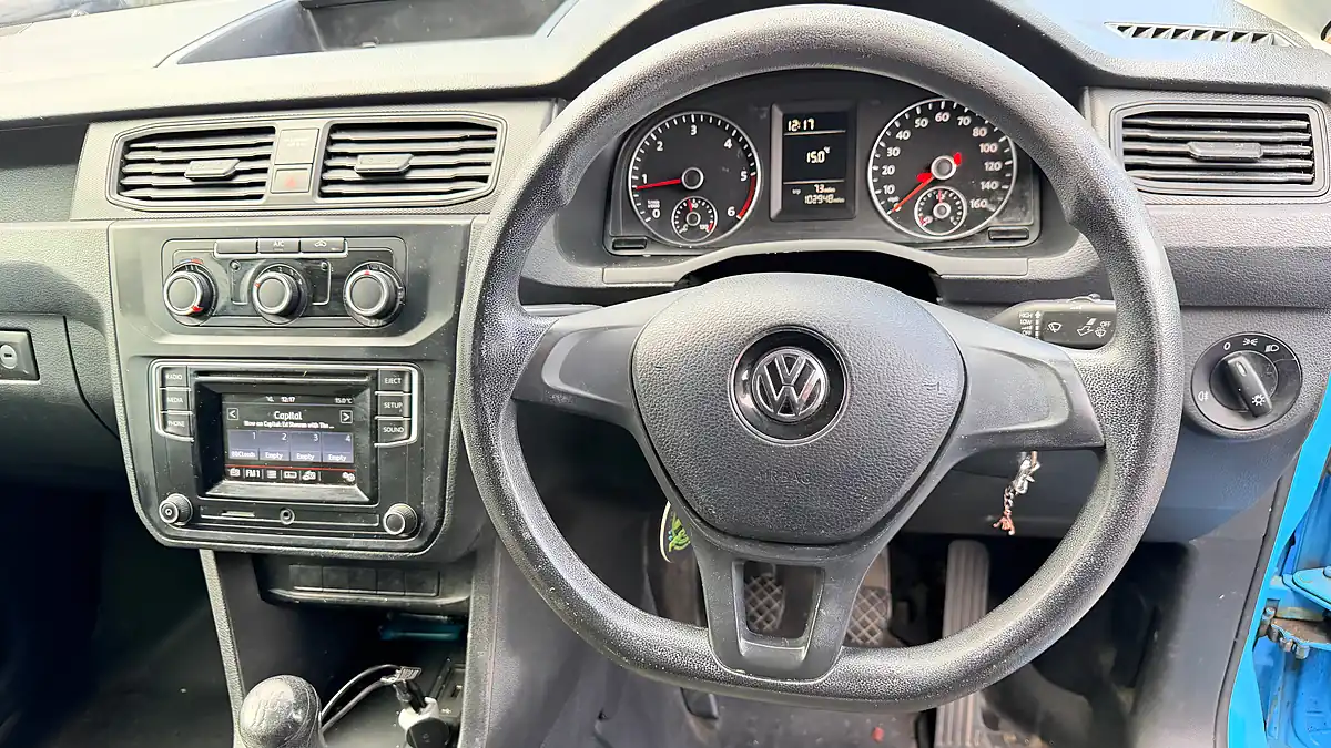 Used 2015 Volkswagen Caddy Maxi Startline Acapulco Blue - Interior and Exterior details 10
