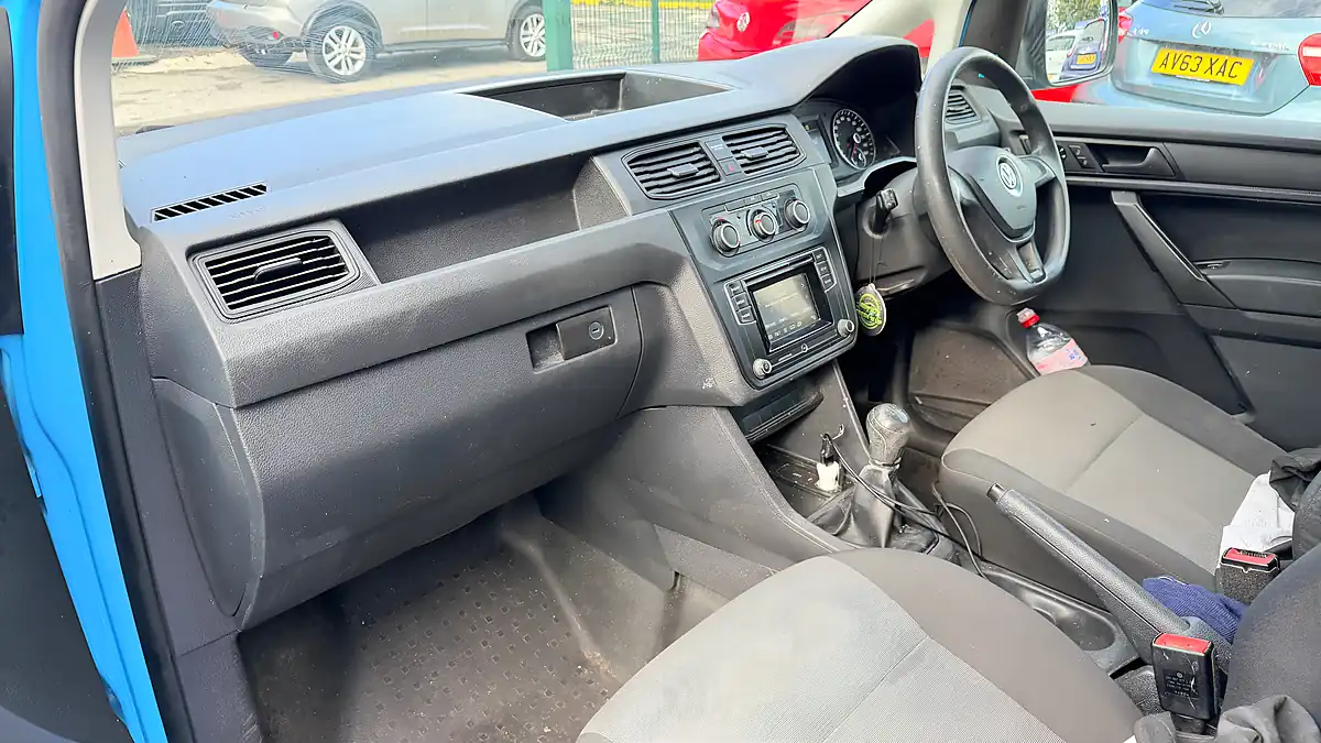 Used 2015 Volkswagen Caddy Maxi Startline Acapulco Blue - Interior and Exterior details 15